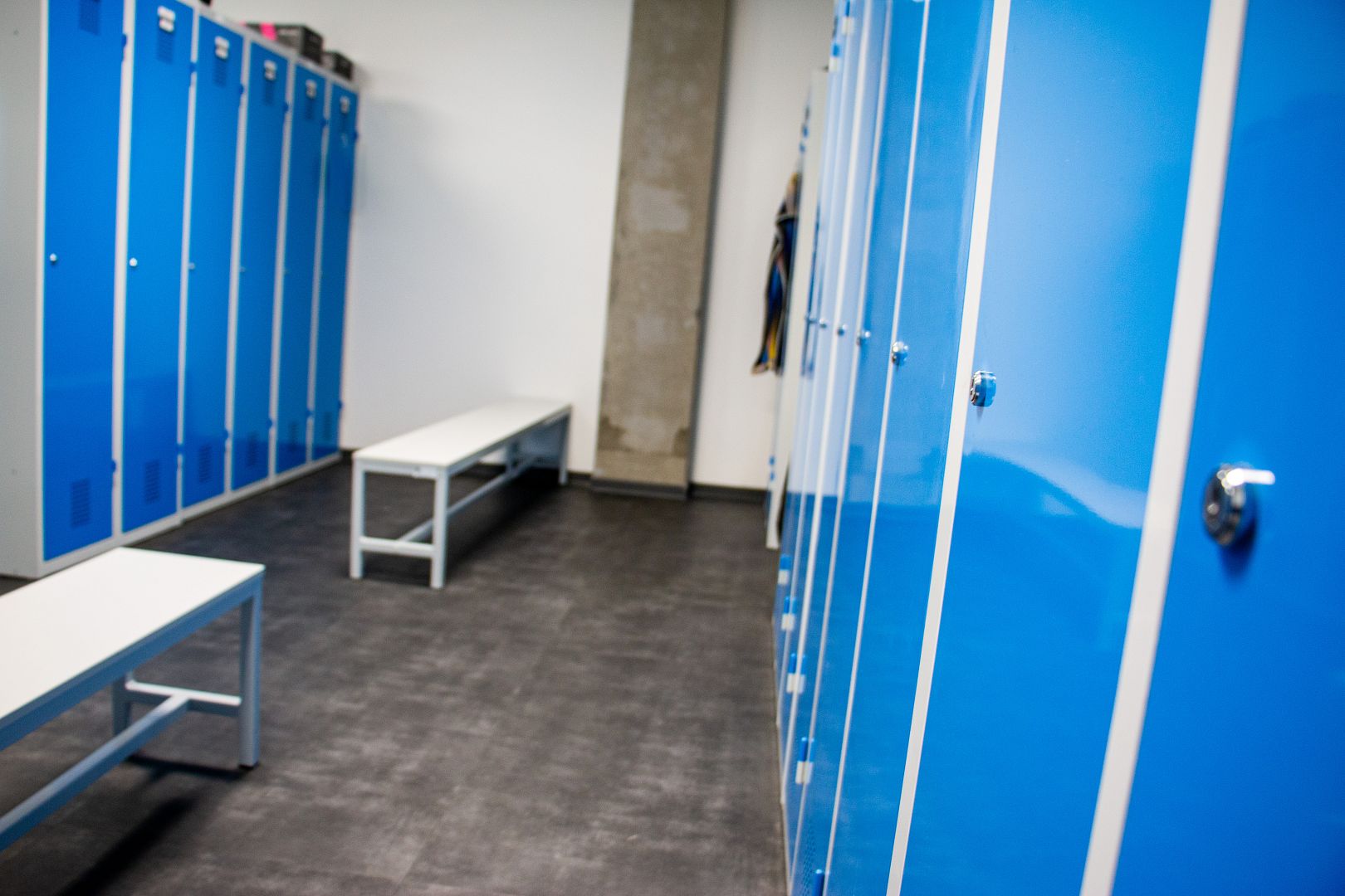 Plechové šatní skříňky do fitness