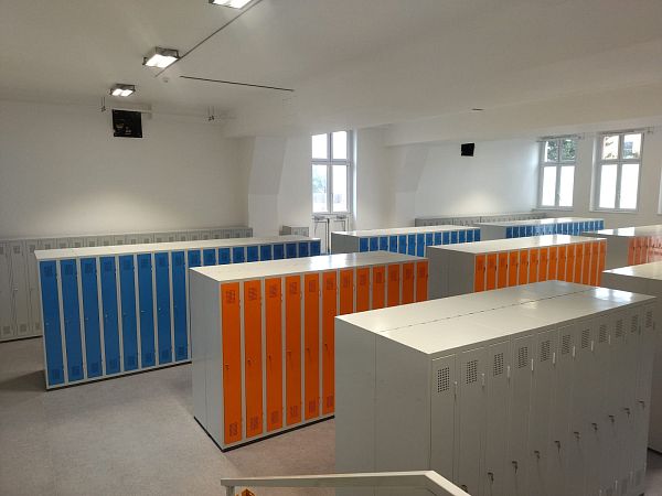 Plechové šatní skříně pro zaměstnance: Investice do kvality se vždy vyplatí