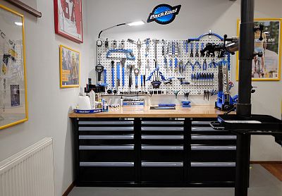 09_servisní dílna, dílenský nábytek